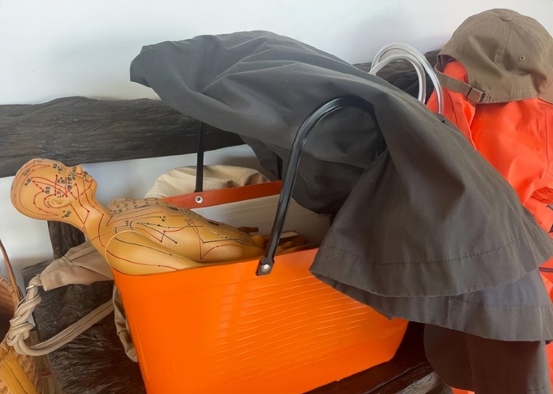 孙俪送赵又廷养生神器,孙俪帮人按摩