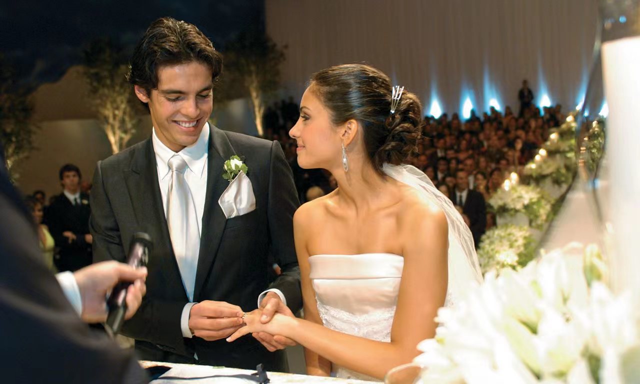 卡卡前妻新男友爱德华卡洛琳,卡卡前妻卡洛琳嫁给富商生孩子没