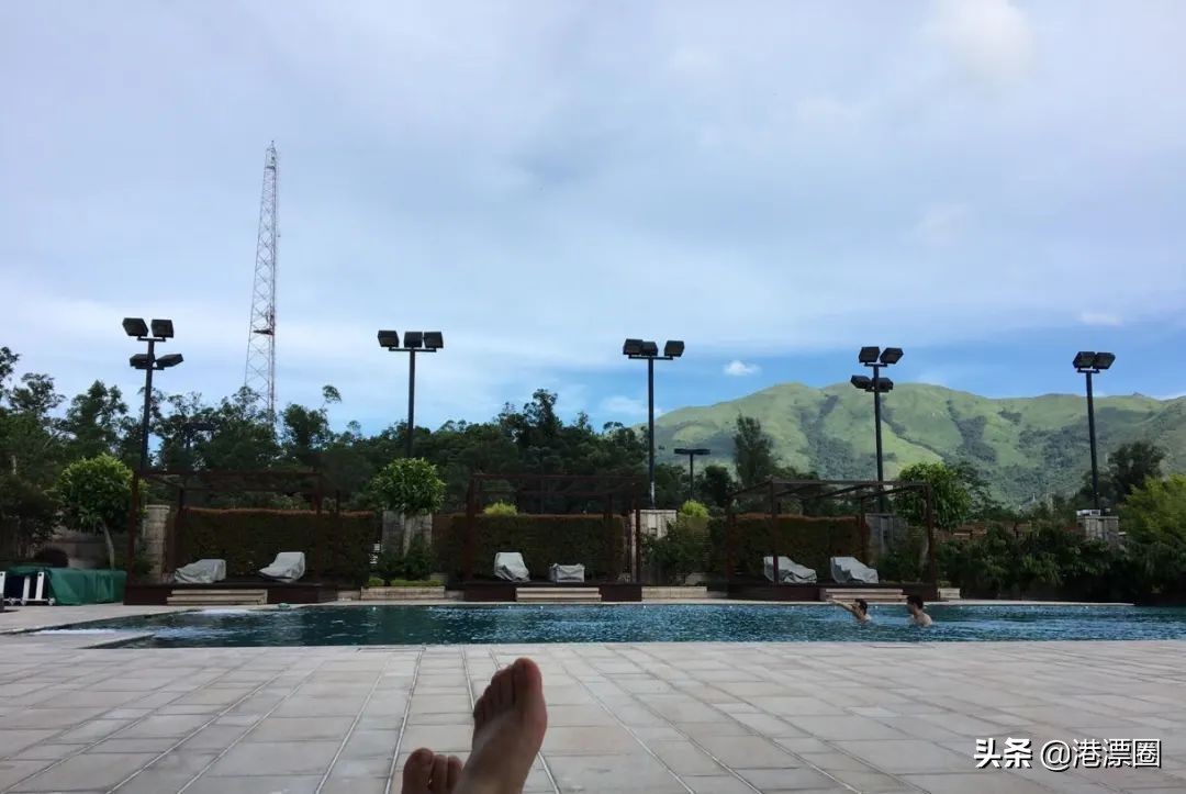 香港有钱人真实生活,香港富翁体验底层生活