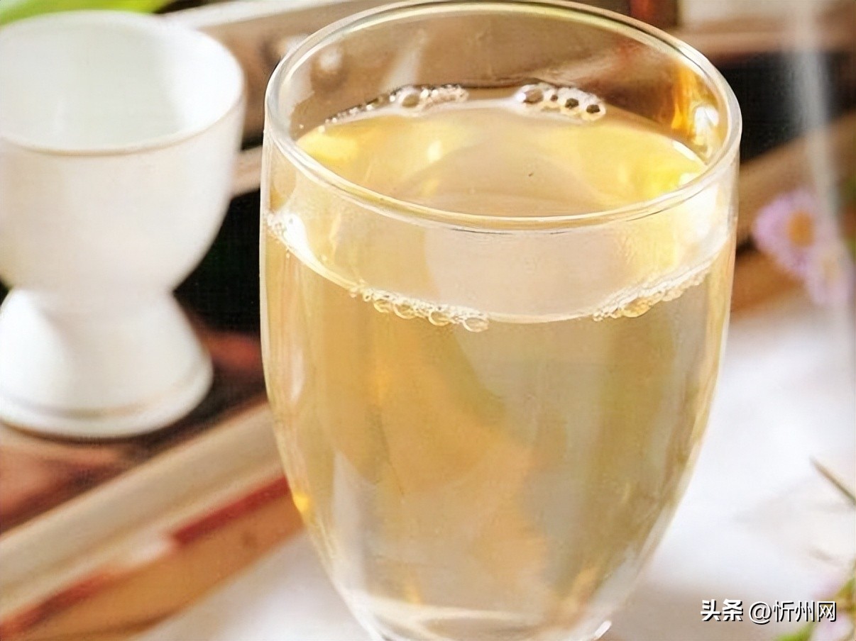 蜂蜜水是空腹喝还是饭后喝好一点,蜂蜜水到底是空腹喝还是饭后喝好