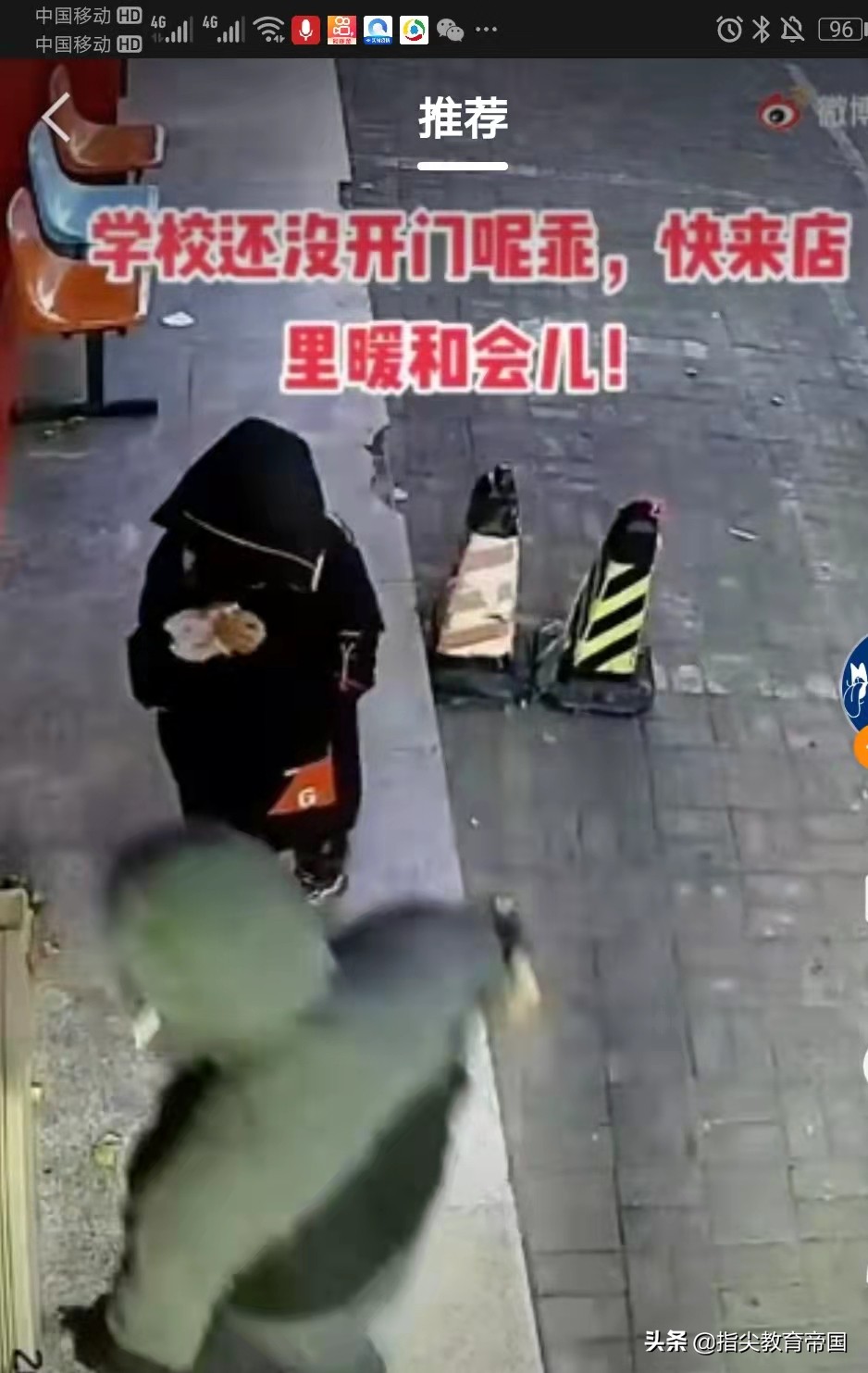 懒店主被早起等学校开门的小学生触动，网友：自律的孩子这样养成