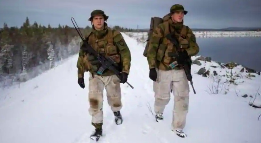 疫情导致*队军***裤内**断供，挪威老兵退伍要上交*裤内**，给新兵继续穿