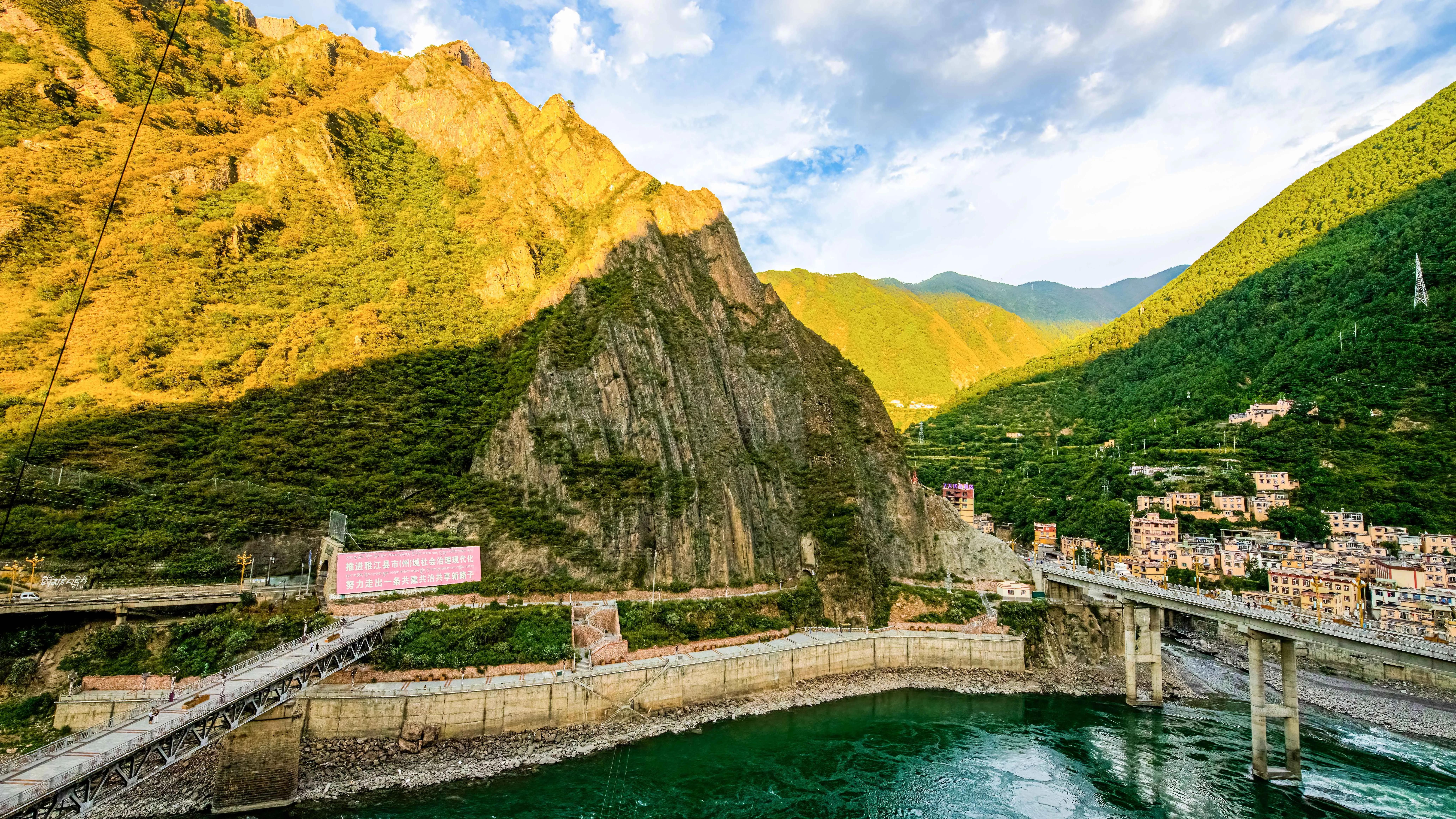甘孜州最美风景在路上,金秋的甘孜州