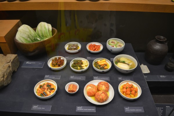 为什么韩国人爱吃泡菜不吃炒菜,韩国人吃泡菜配米饭和五花肉