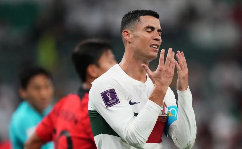 韩国球迷侮辱c罗照片,韩媒讥讽C罗替补