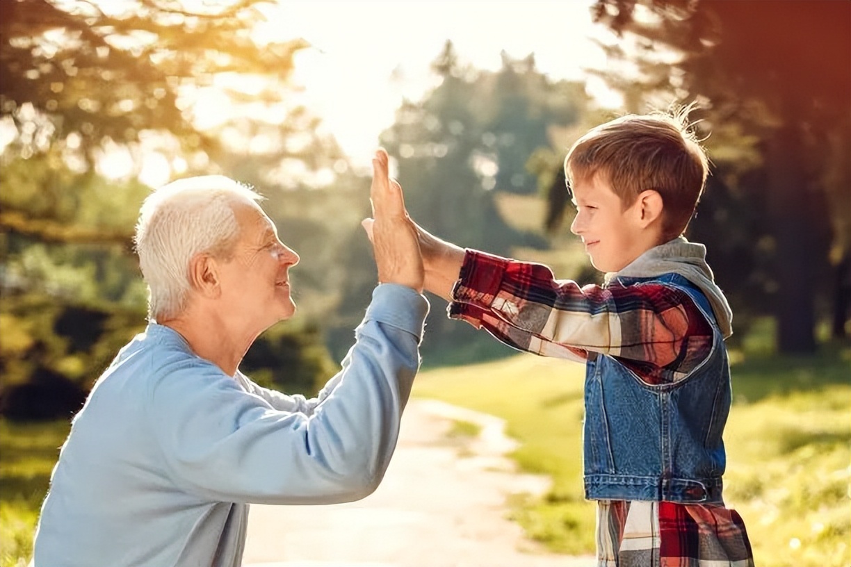 阳康后和阳性患者在一起会传染吗,阳康后还有症状会传染吗