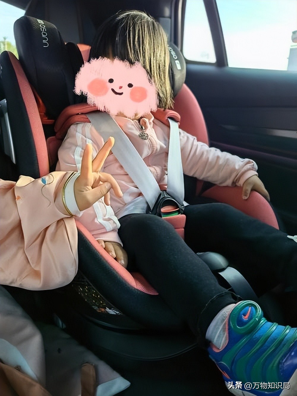 8岁男孩眼球融化荧光棒,小孩眼珠熔化视频