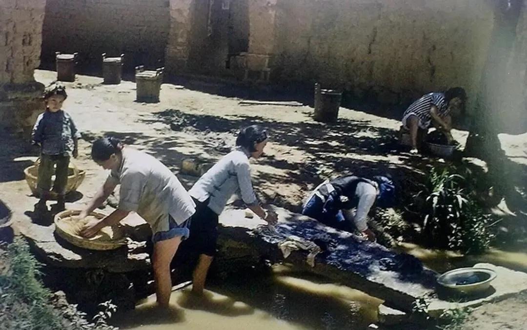 侵华日军*行暴**照片，日本人强迫女子脱下衣服，*辱侮**致死