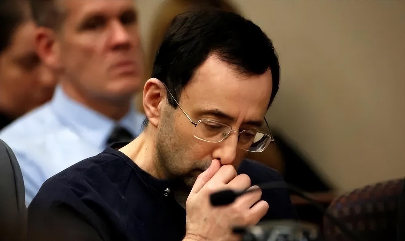 前美国体操队队医纳萨尔性侵犯案,美国队医纳萨尔治疗教学视频