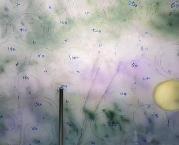 翡翠手镯表面有坑和划痕正常吗,直播间翡翠手镯被坑