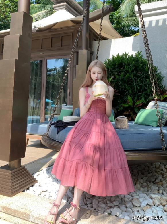 配裙子的平底单鞋时尚减龄,百搭裙子低跟鞋