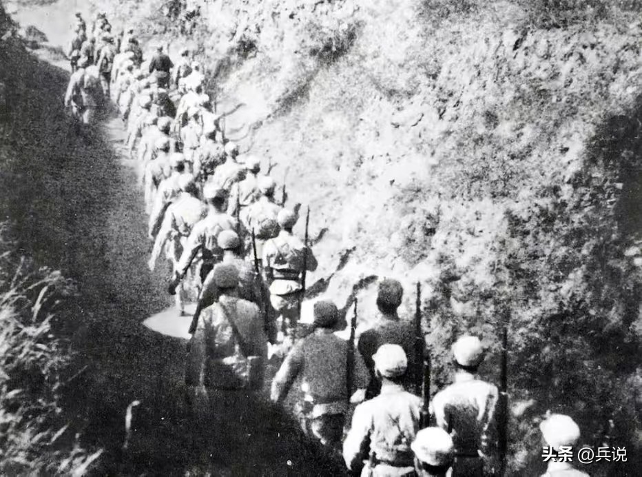 *药弹**不够怎么办？战士说：从敌尸上收*药弹**，是我的老本行