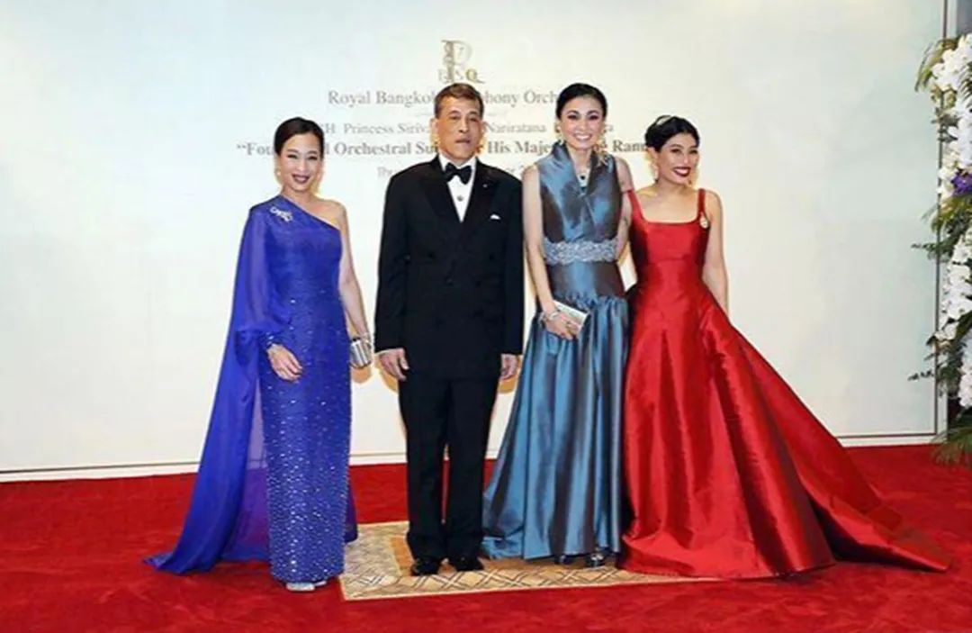 思蕊梵如期发布新年贺卡，一年比一年精致，“神兽公主”名不虚传