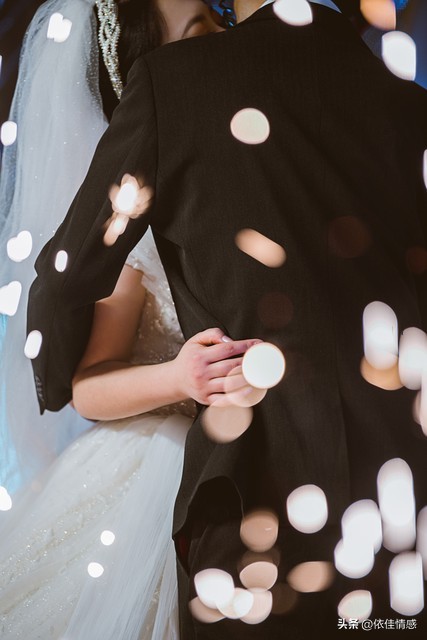 成功男人要求女人有品位有修养,女人要有气质男人要有品味