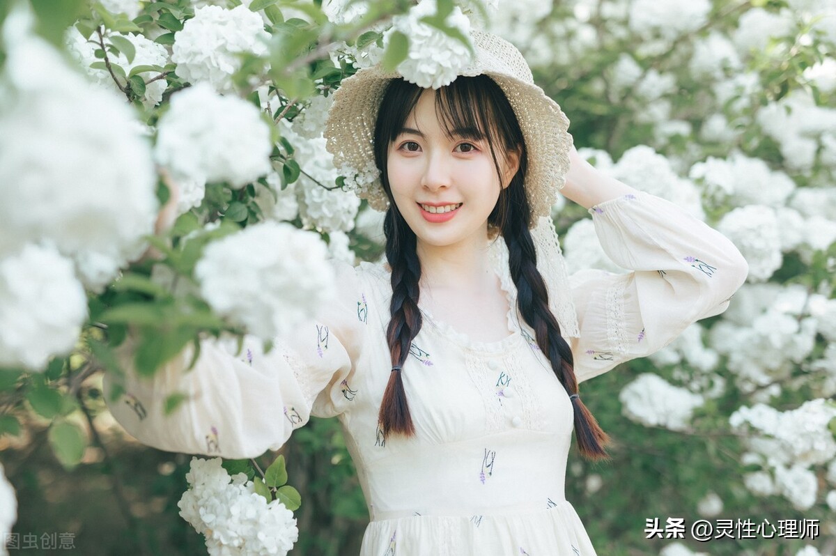 美女爱上了师父，这种奇葩的爱情会演绎出什么神奇的故事呢