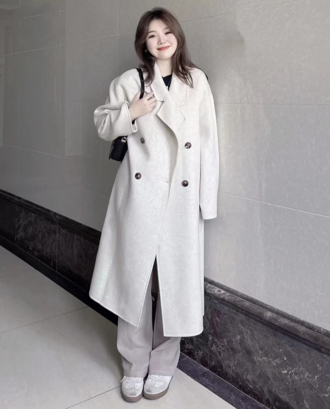 燕麦色大衣内搭什么颜色毛衣,燕麦色大衣高级穿搭图片