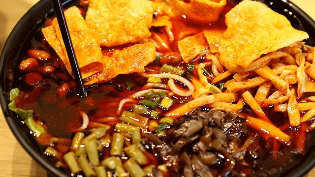 开了30年螺蛳粉老店广西,开100家螺蛳粉一年收入