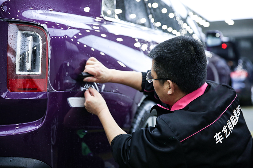 车子贴膜年检为什么要撕,汽车贴膜后审车能过吗