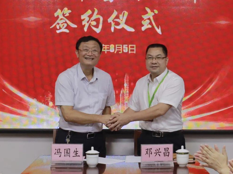 致敬每一位在抗疫一线的工作人员,致敬每一位奋斗在前线的医护人员