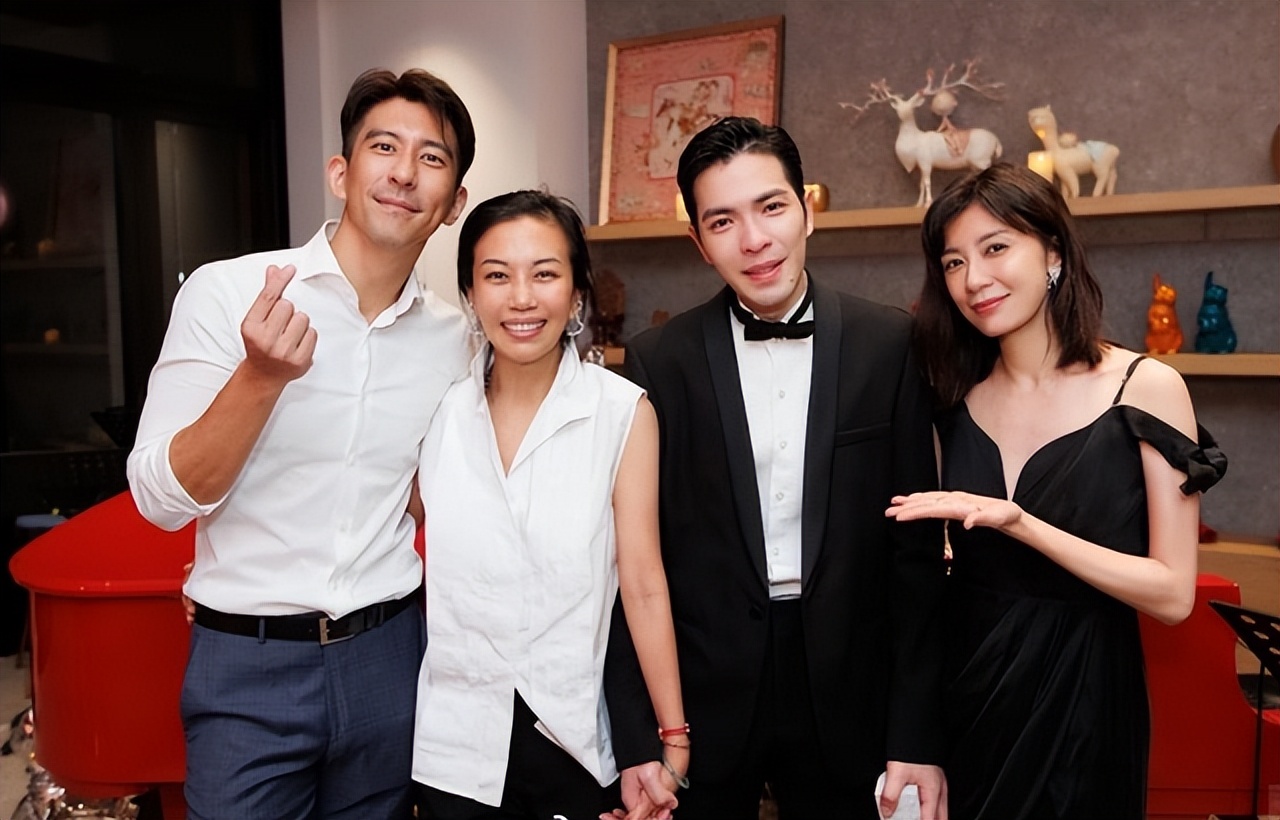 “她和我发生了实质性关系”男子持刀入室，竟因恋上大16岁女客户