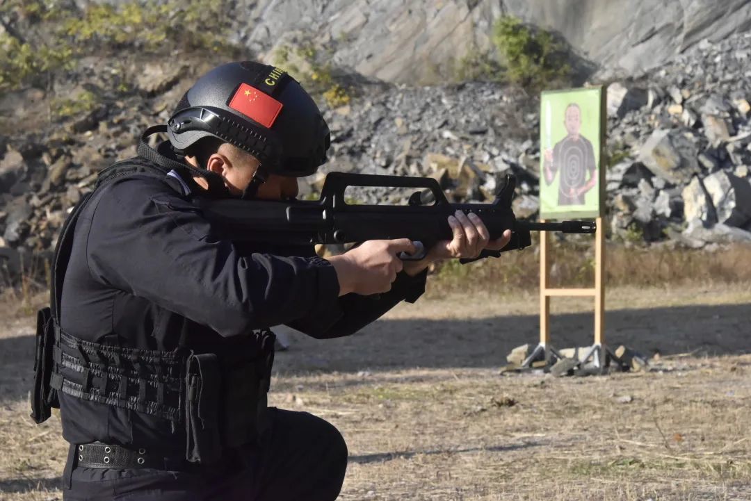 从国防绿到警察蓝初心不变,从橄榄绿到警察蓝不变的是初心