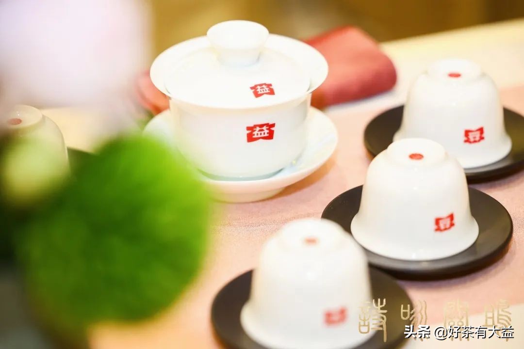 在诗与茶中感受深爱|“诗咏关雎”60周年钻石婚纪念茶会圆满举办