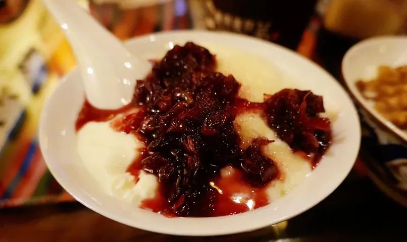 火出了圈,甘孜文旅局长化身侠客火出圈