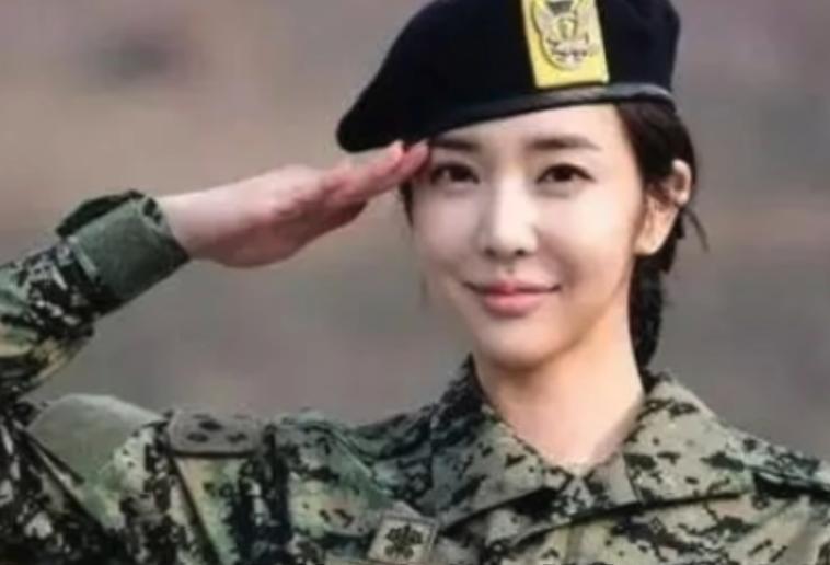 2021年韩国女兵遭侵犯，申诉无门结婚当天自杀，40万人*愿请**彻查