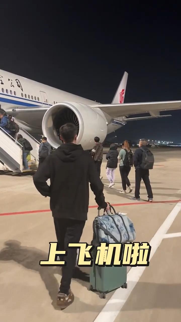 赵本山女儿球球自曝今年想结婚,赵本山女儿球球与男友同框