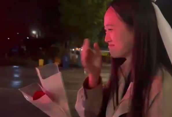 天津消防员牺牲未婚妻守护爱情,消防员求婚接到出警任务队友推开