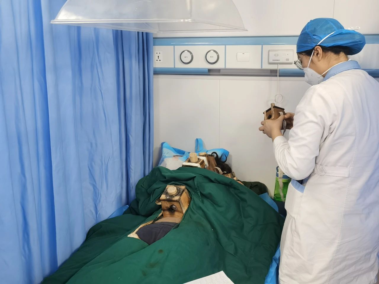 一附属哪个医生针灸治面瘫比较好,中医院针灸科治面瘫谁好