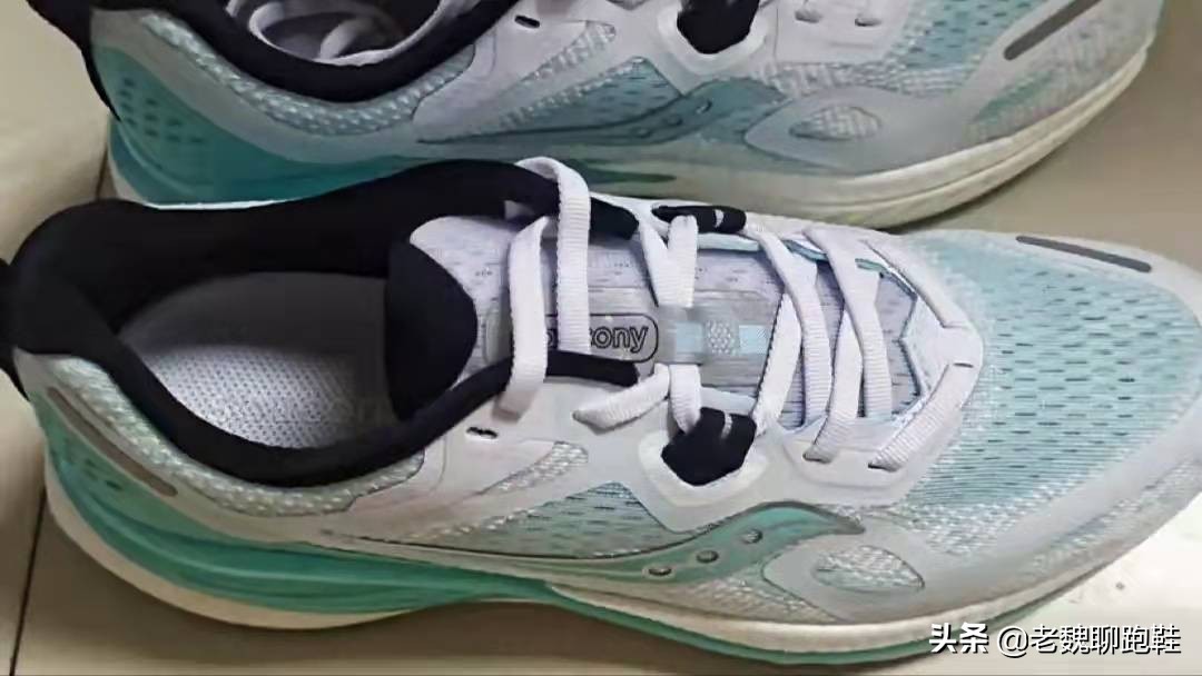 比较耐穿好看的慢跑鞋,穿一年的鞋推荐