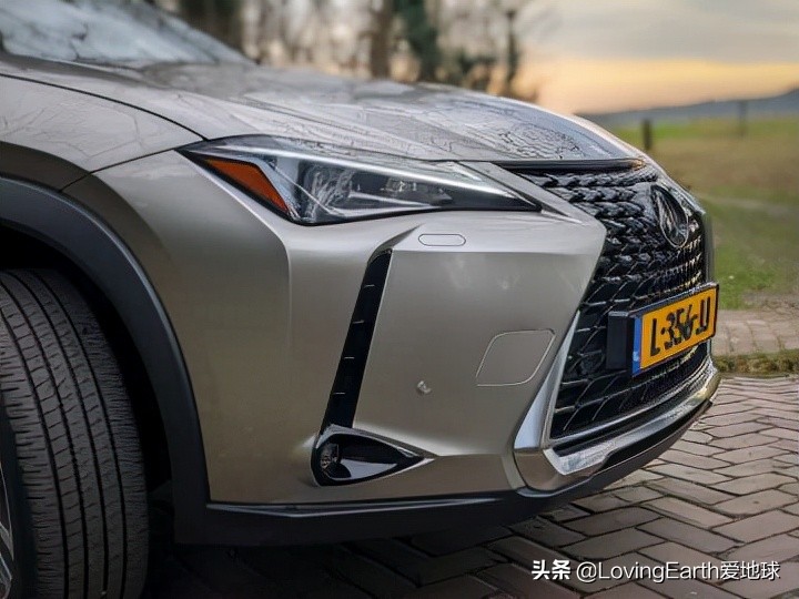 雷克萨斯ux200安全系数,雷克萨斯ux200双闪