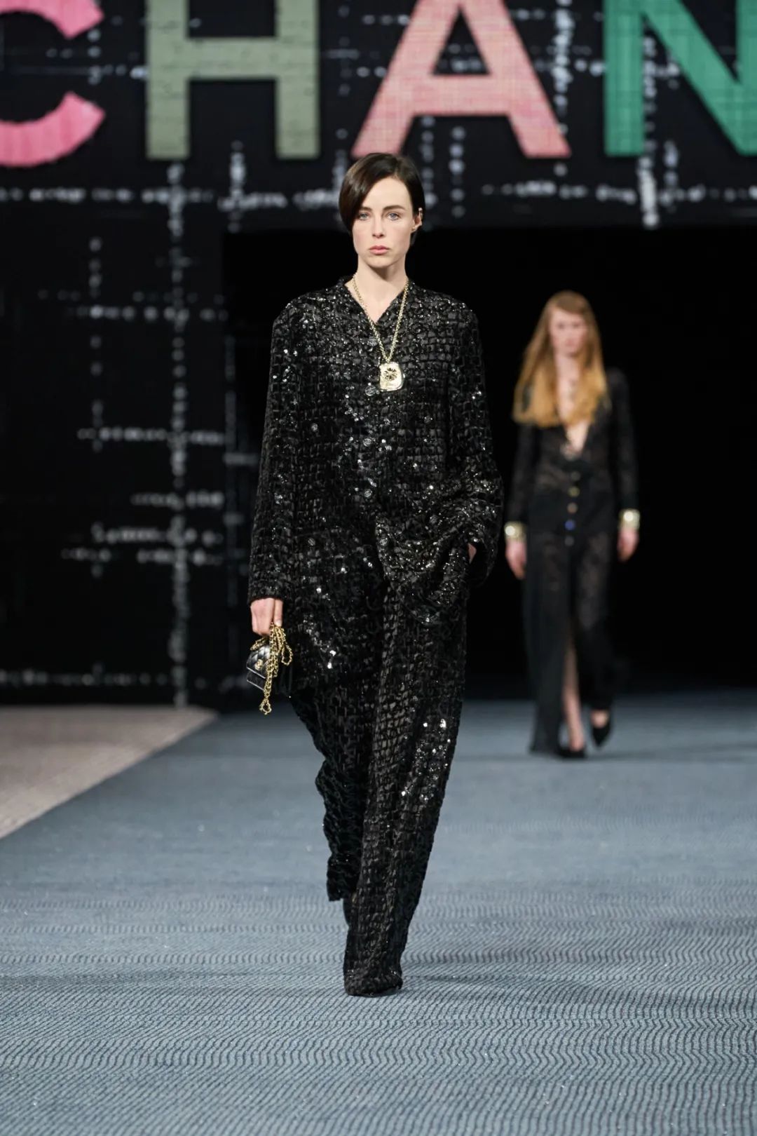 香奈儿2021春夏时装秀面料,香奈儿2022秋冬时装秀舞台分析