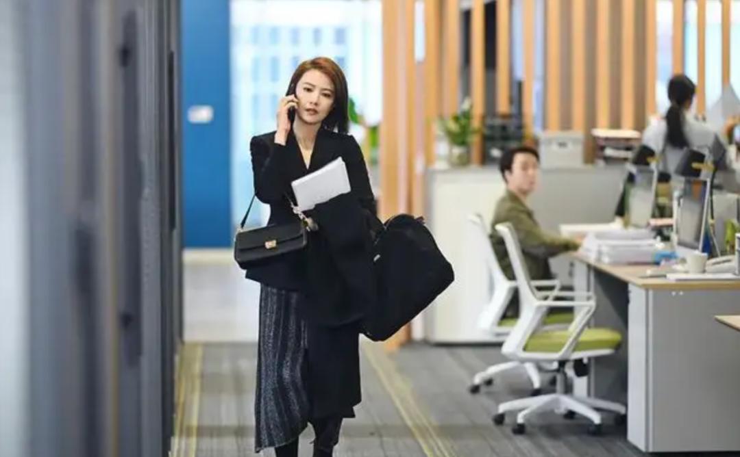 员工封闭式办公,开放式办公