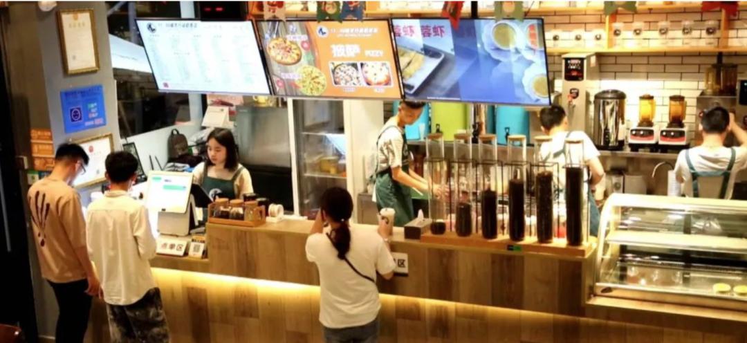年轻人开奶茶店的优势和劣势,新开奶茶店的出路