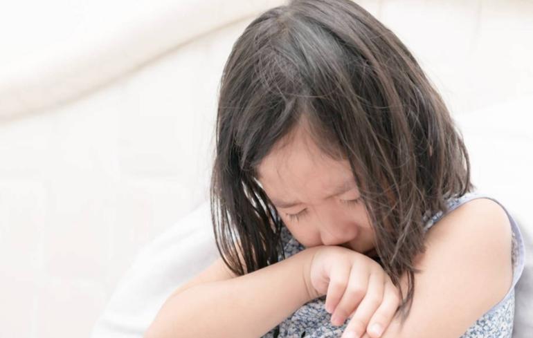 孩子在小学被别人抓了脸怎么处理,孩子脸被同学抓破家长怎么留证据