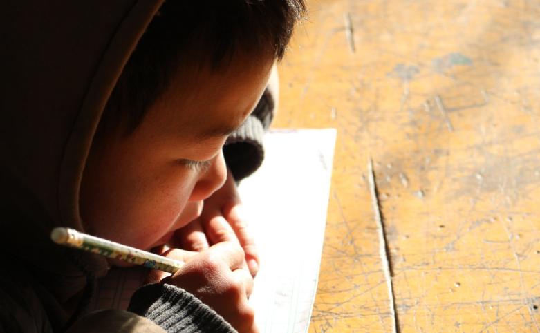 留守儿童被歧视例子,当过留守儿童的人内心都比较自卑