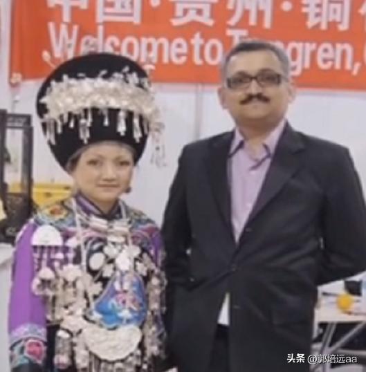 一小伙卖树叶一天挣12000,贵州女子巧用树叶赚大钱