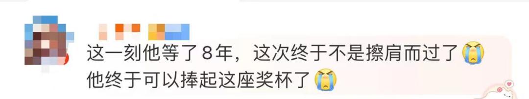 阿根廷冠军梅西拥抱姆巴佩,阿根廷夺冠亲吻场面