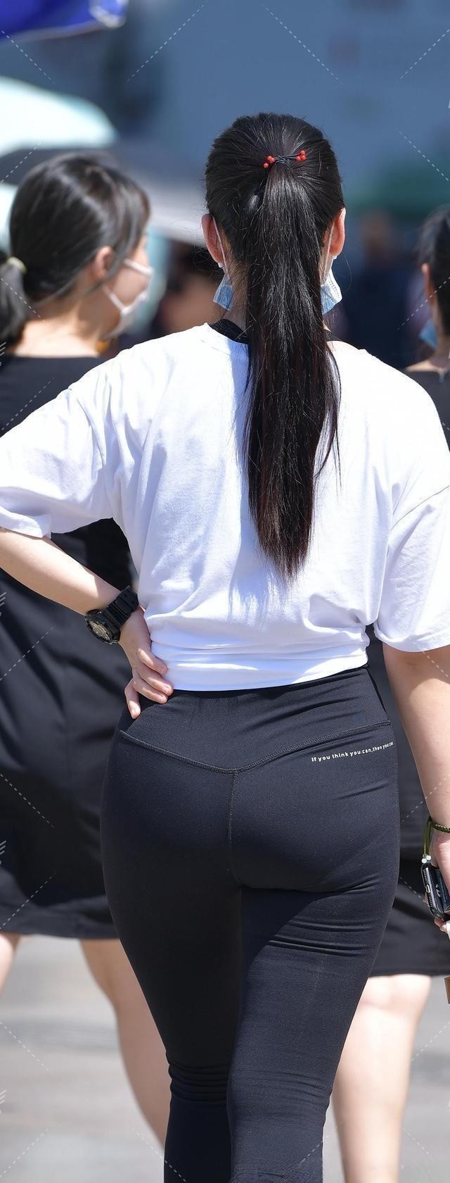 打皱直筒裤怎么搭配好看,打褶窄口裤搭配