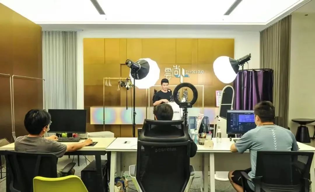 新消费,汇蜂巢|云尚直播发力,新汉派服饰迎来产业新风口