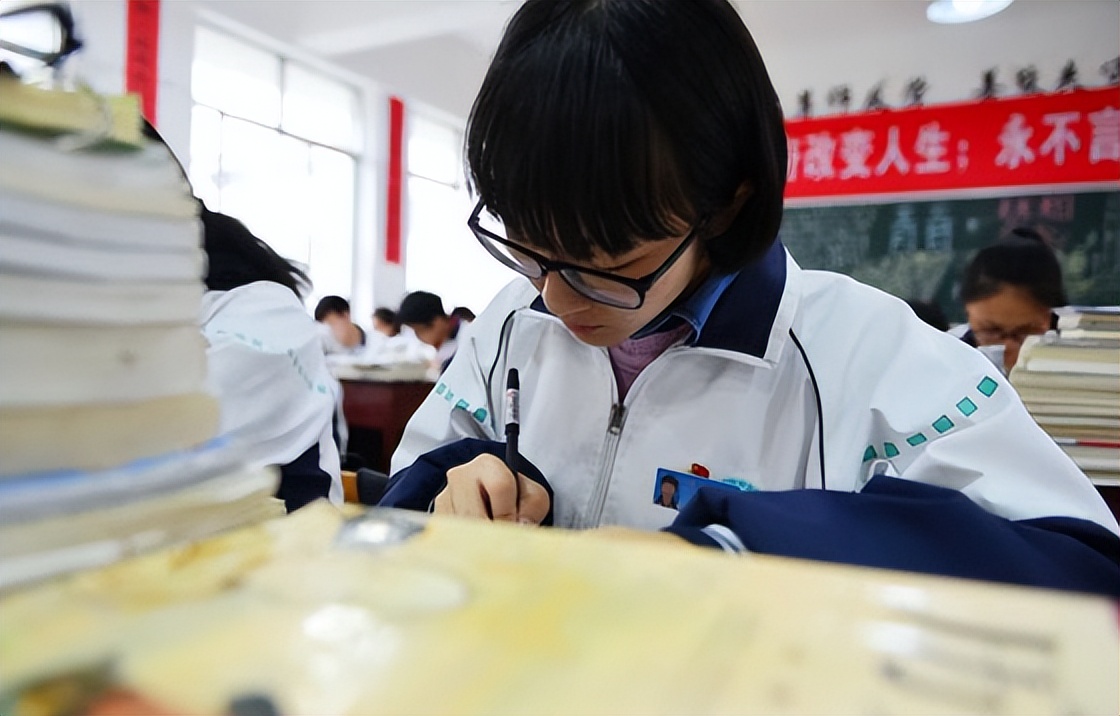 计算机专业哪个专业适合女生就业,适合女生报考计算机类专业有哪些