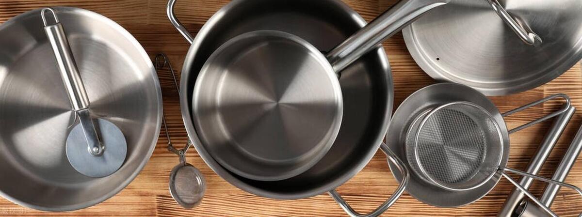 新锅买回来煮变黑了,新锅买回来做菜有铁锈味