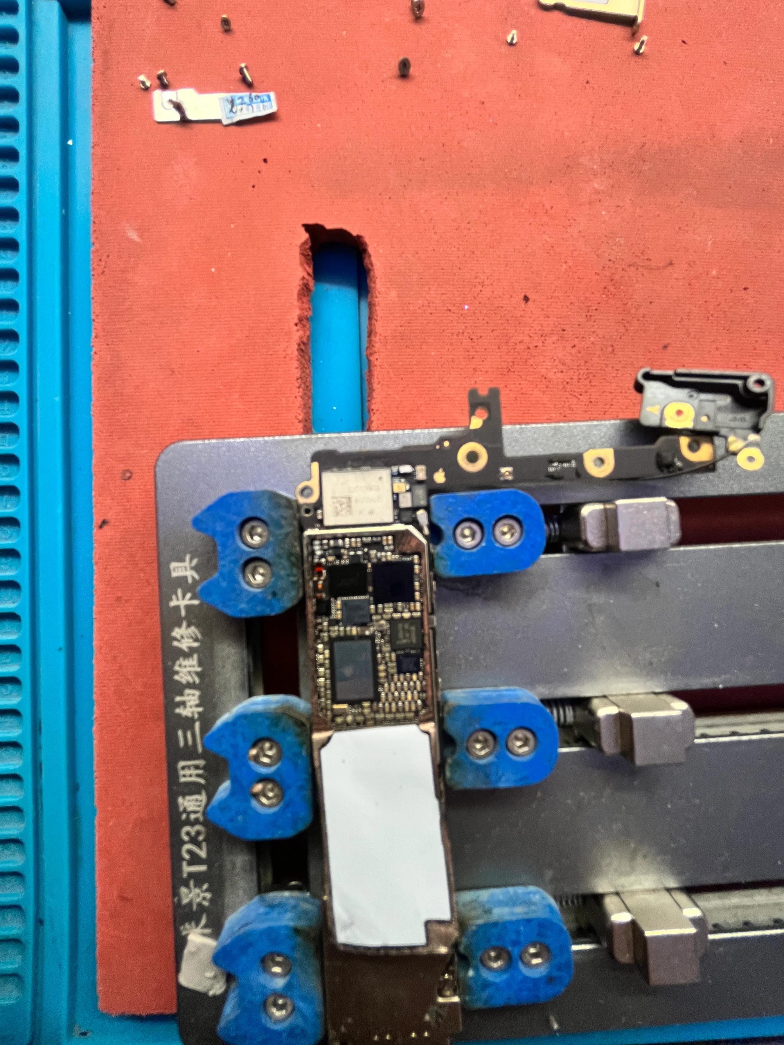 6p触摸失灵花屏,苹果6p屏幕花屏怎么修