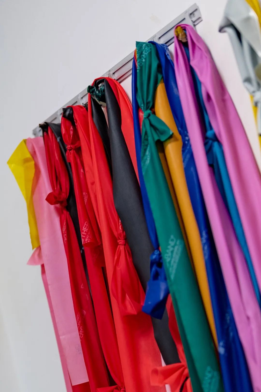 90后送的锦旗医生哭笑不得 (00后送的锦旗给医生)