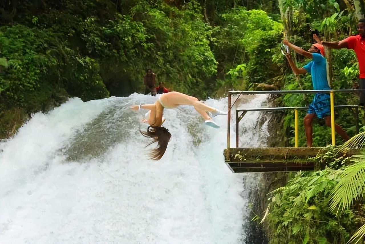 外国表情包女孩去世,国外震惊的表情包小女孩