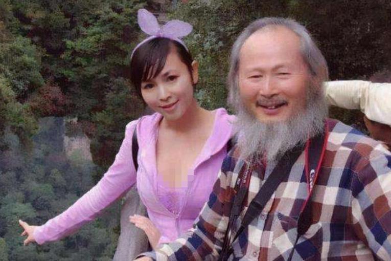 李壮平：女儿自愿当人体模特，6年画了百幅画，富商出资上亿买断