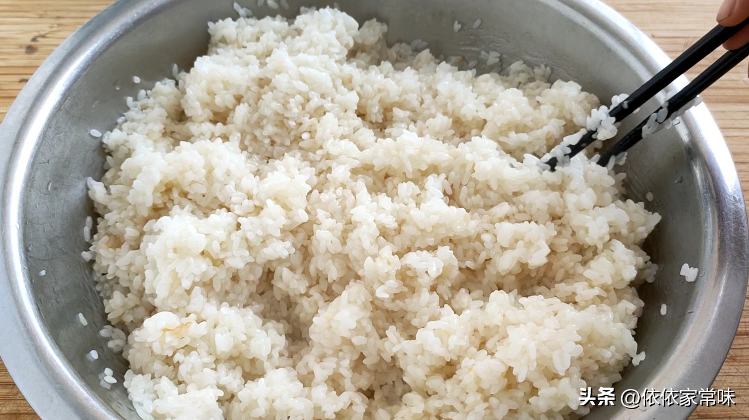 端午节包粽子教你最简单家常做法,端午节包粽子的做法慢动作