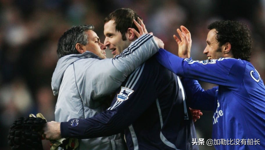 穆里尼奥与纽卡斯尔联签约,穆里尼奥接手蓝军第一战